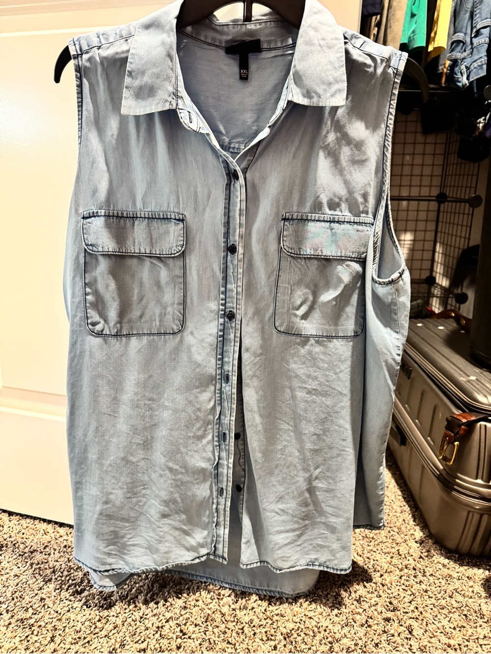 Who What Wear Light Blue Sleeveless Light Denim Button-Down Shirt